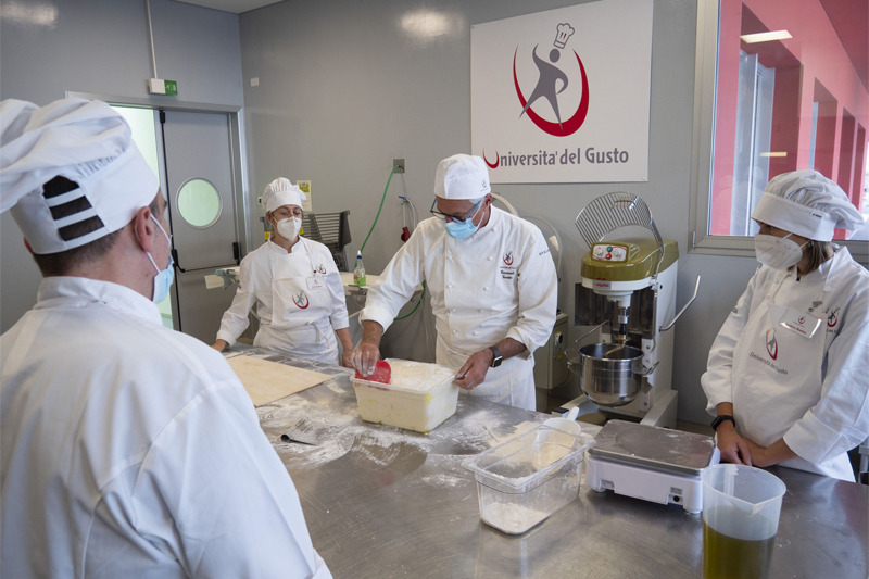 I sapori di casa: il pane, la pizza, i dolci